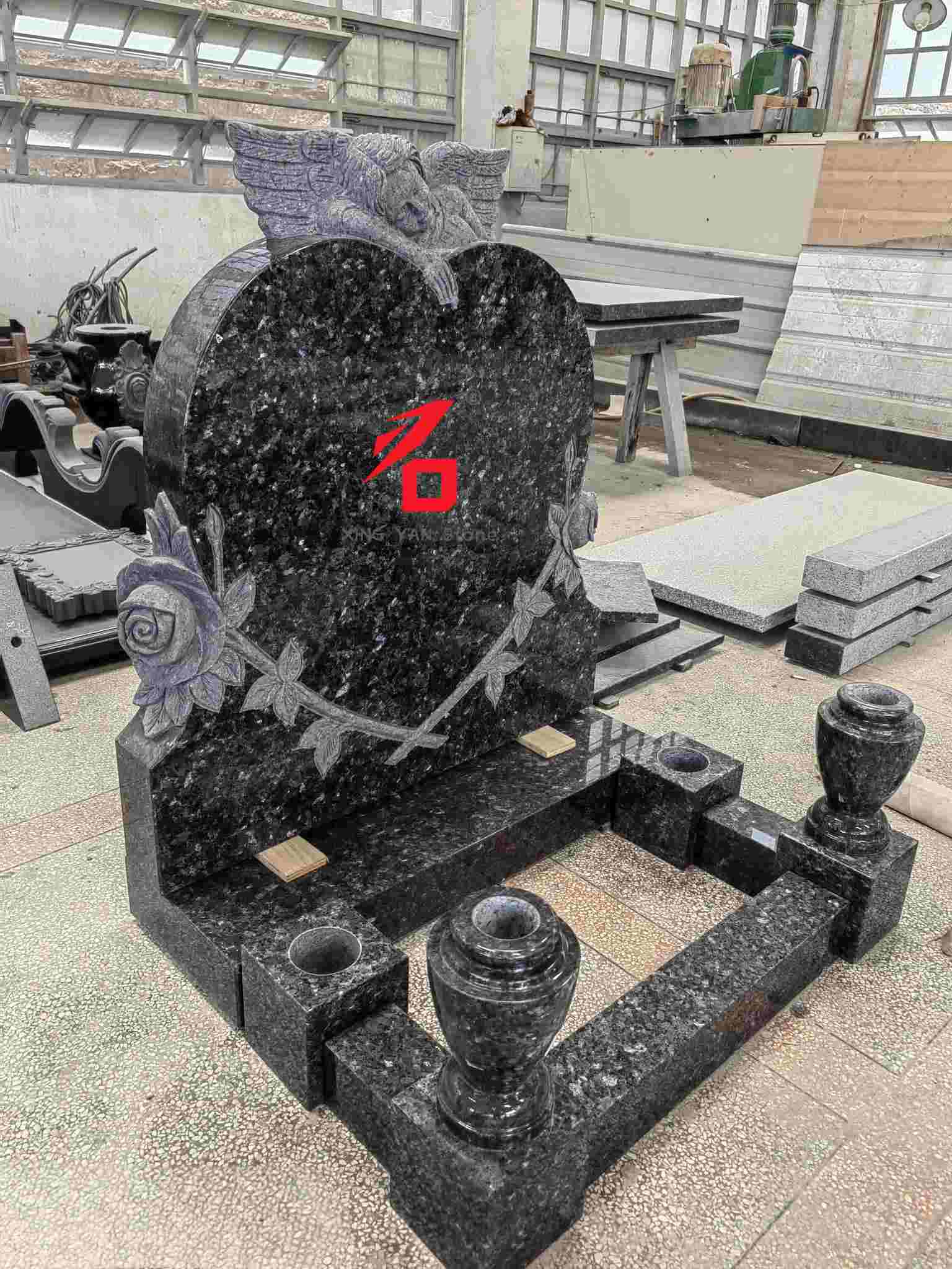 ब्लू पर्ल ग्रेनाइट हार्ट-आकारको एन्जिल मेमोरियल टम्बस्टोन