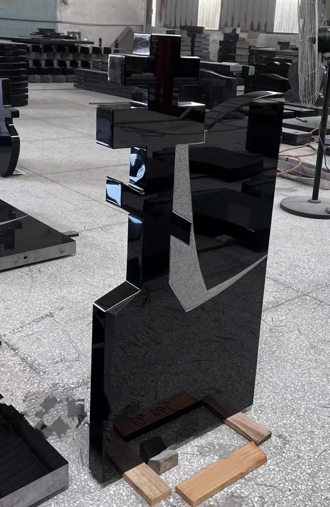 Xingyan क्रिएटिव ज्यामितीय कालो टम्बस्टोन